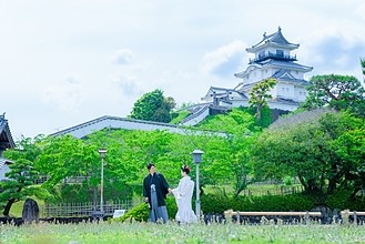 完全個室のリラクゼーションエステ・アロマ・脱毛・整体サロン　ライラックローズ掛川店・菊川店　ブライダルエステイメージ画像　写真だけのブライダル　掛川城　ロケーションフォト　短期間　痩身　小顔　ブライダル整体　姿勢矯正　メンズブライダルエステ　メンズ脱毛　二の腕　メンズフェイシャル