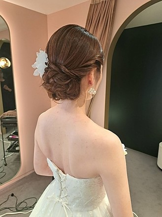 完全個室のリラクゼーション エステ・アロマ・整体・脱毛サロン ライラックローズ 掛川・菊川 ブライダルエステイメージ画像 ブライダル整体 姿勢矯正 猫背 肩甲骨 背中綺麗 新婦様 花嫁 にきび フェイシャルエステ
