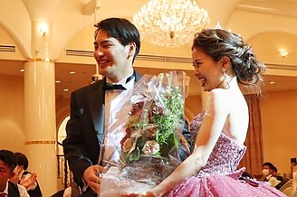 完全個室のリラクゼーション エステ・アロマ・整体・脱毛サロン ライラックローズ掛川・菊川 ブライダルエステイメージ画像 新郎新婦 挙式写真 袋井市 磐田市 牧之原市 御前崎市 吉田町 島田市 金谷町 藤枝市 焼津市 痩身 ブライダル痩身 リンパフェイシャル リンパドレナージュ 二の腕痩身 背中ニキビ 背中にきび にきびフェイシャル 美肌 美白 小顔